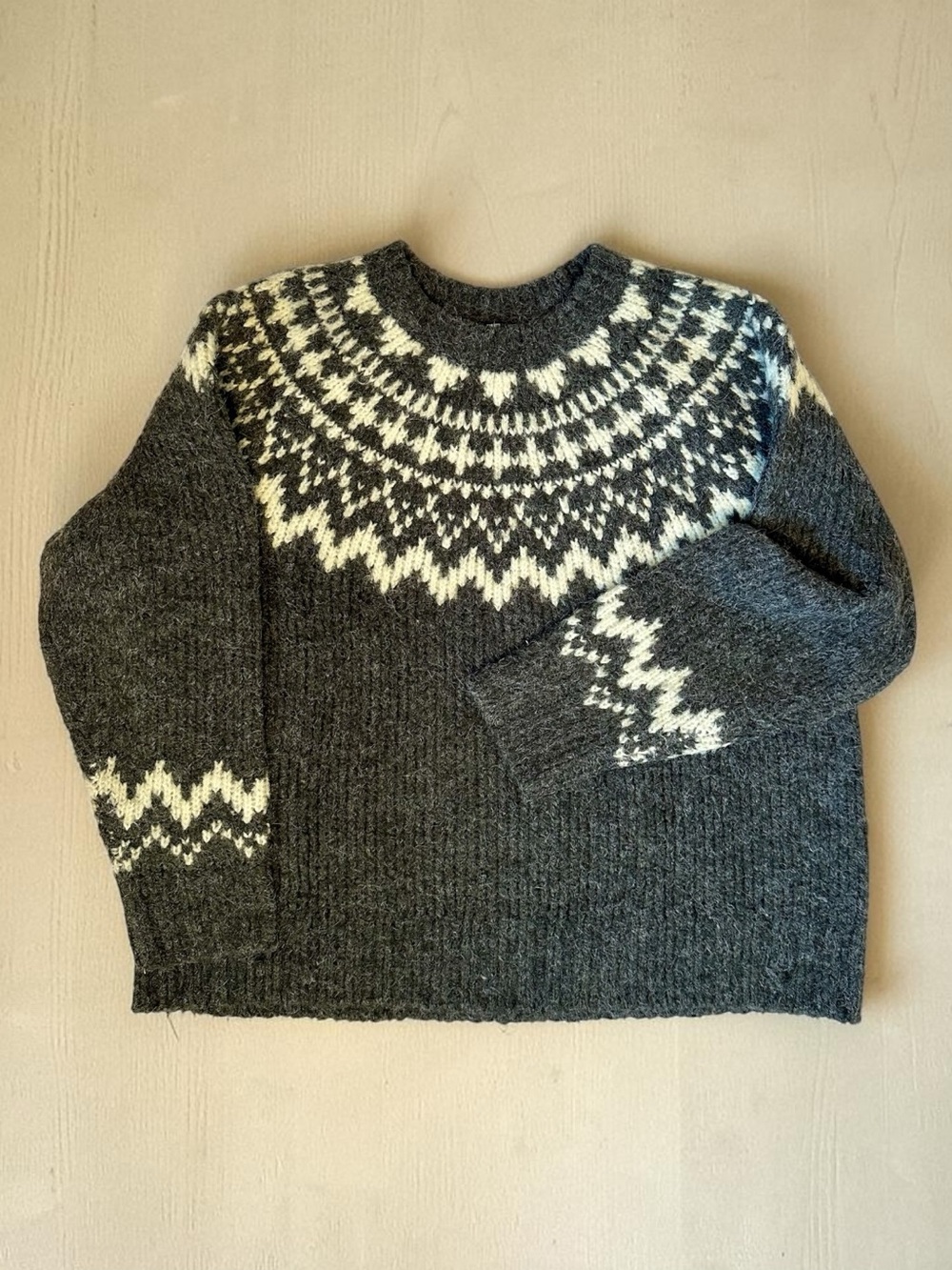 Uniqlo Charcoal Gray Fair Isle Woman’s Crewneck Sweater Size L